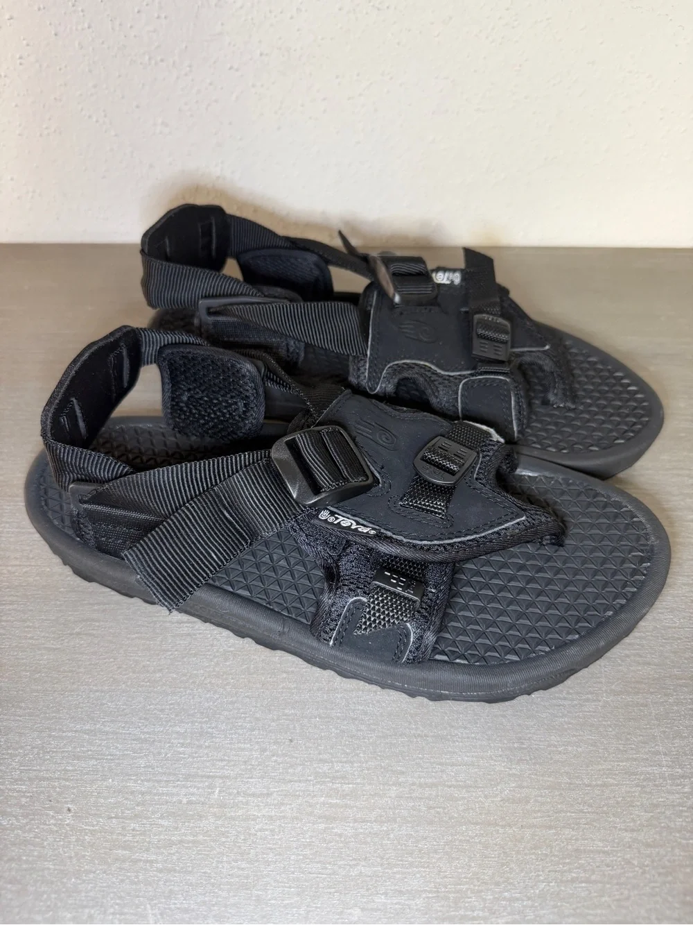 VTG Rare Teva Guide Professional Men’s US 8 Spider Rubber Sandals Tech Archive